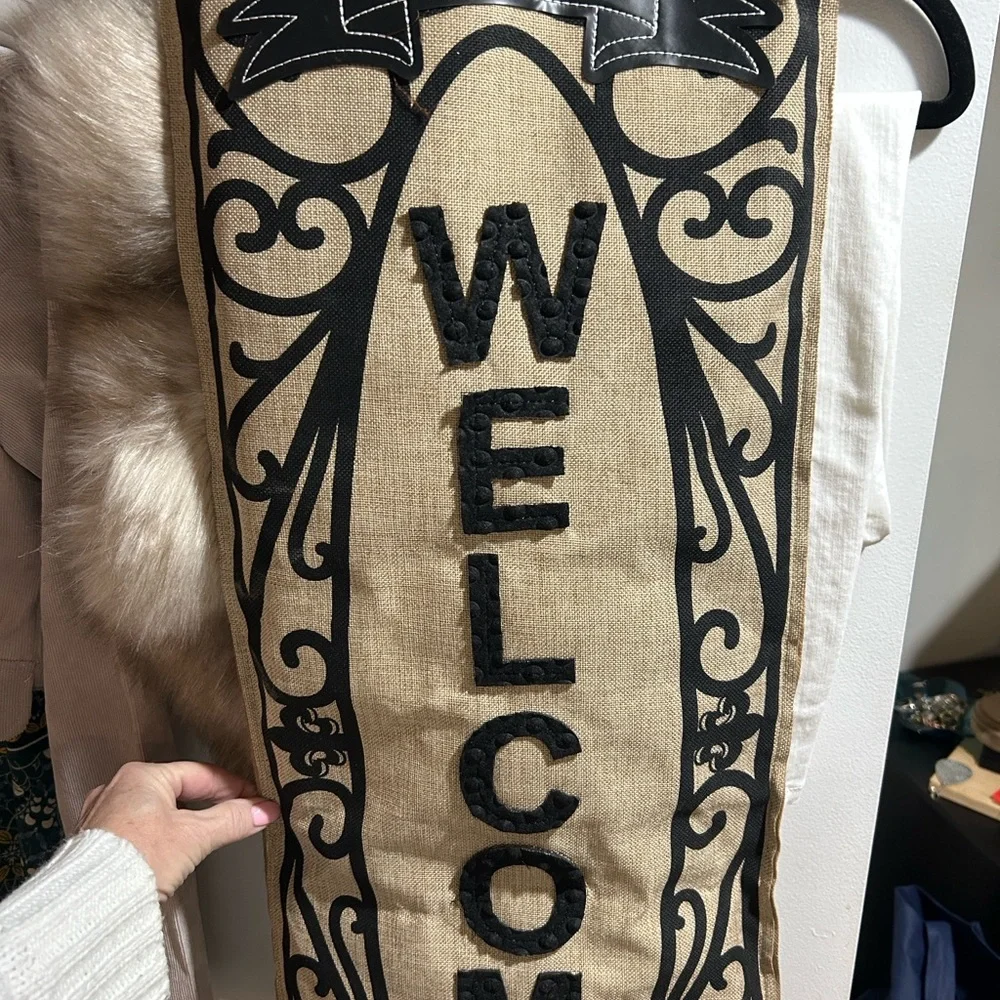 Black and Tan Welcome Sign